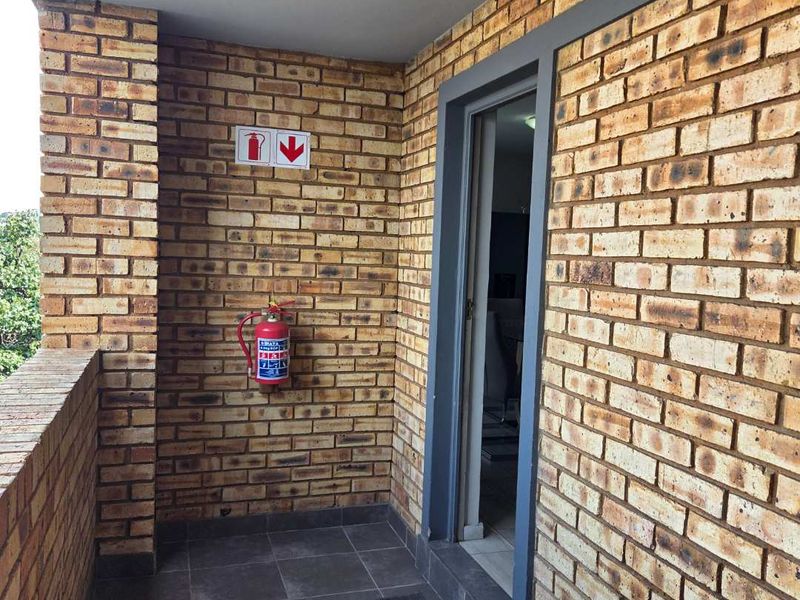 3 BEDROOM MODERN APARTMENT IN ALBERTON NORTH - Photo 5