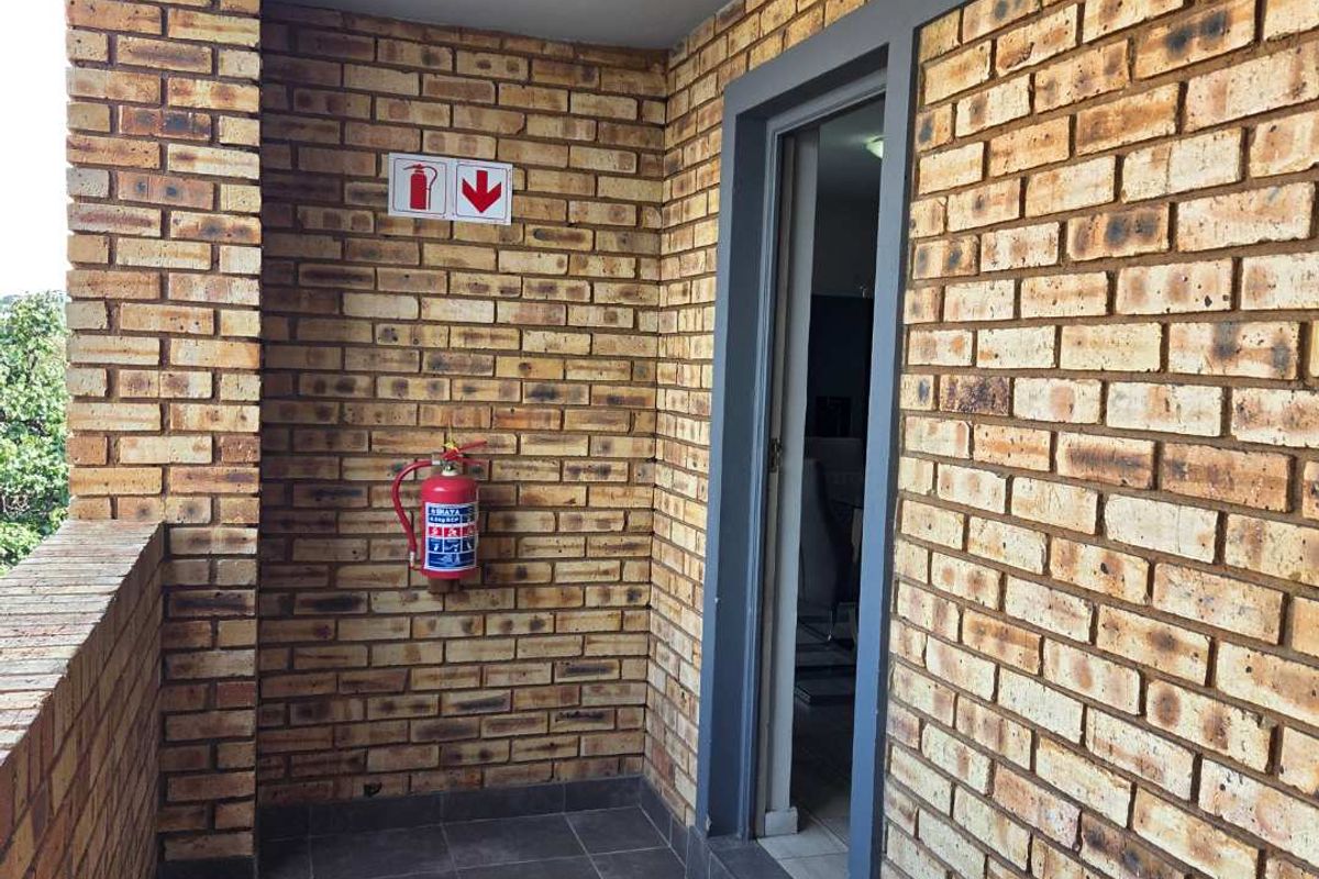 3 BEDROOM MODERN APARTMENT IN ALBERTON NORTH - Photo 5