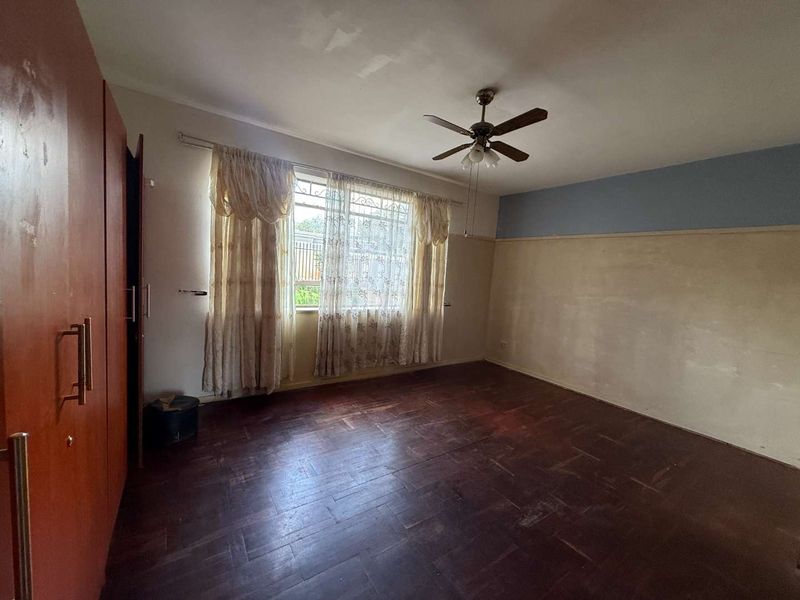 Ground Floor Comfort with Space and Security - Photo 6