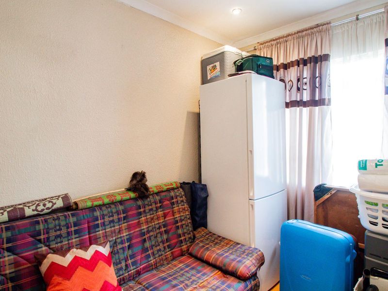 Cozy 4 Bedroom House For Sale. - Photo 10