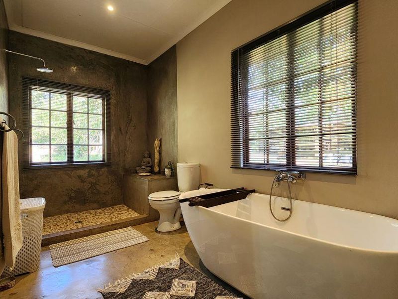 Sophisticated Country Living with a Main house, Cottage & Equestrian Facilities – A White River Gem! - Photo 6