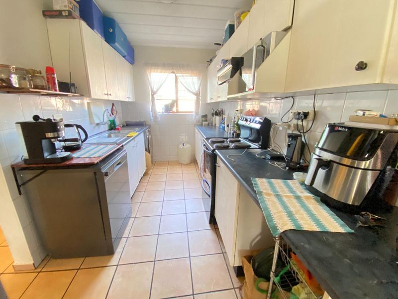 Ground Floor Corner Unit With Spacious Garden - Photo 7