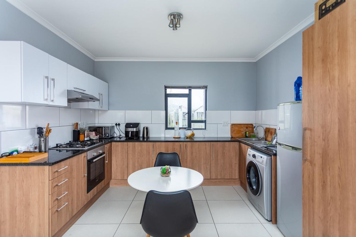 Blissful 2 Bedroom Apartment For Sale In Burgundy Estate - Photo 2