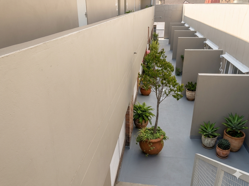 Modern Studio Apartment in the Heart of Maboneng – Ideal for First-Time Buyers or Investors - Photo 3