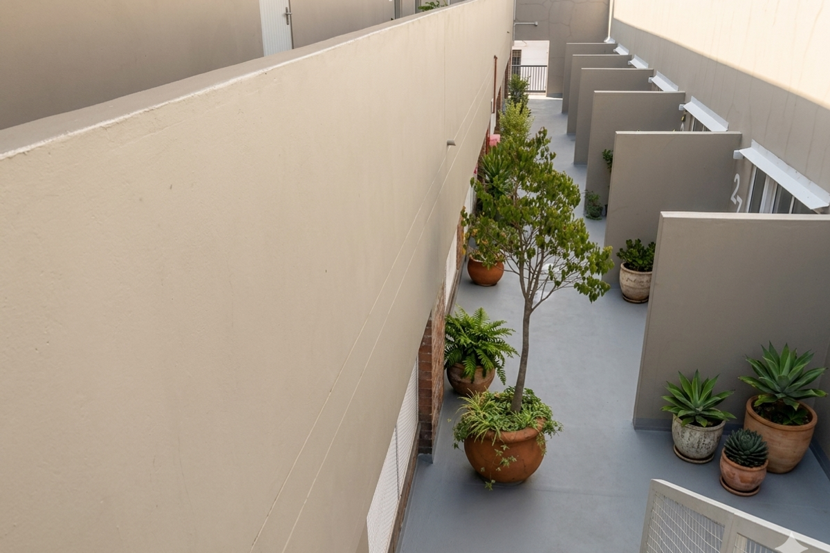 Modern Studio Apartment in the Heart of Maboneng – Ideal for First-Time Buyers or Investors - Photo 3