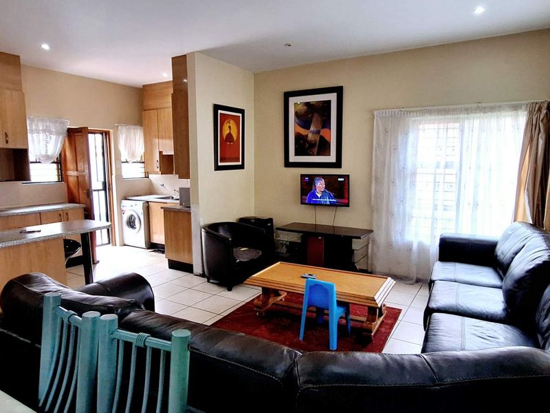 Secure 3 Bedroom Duplex in Leopard Rock Estate - Photo 6