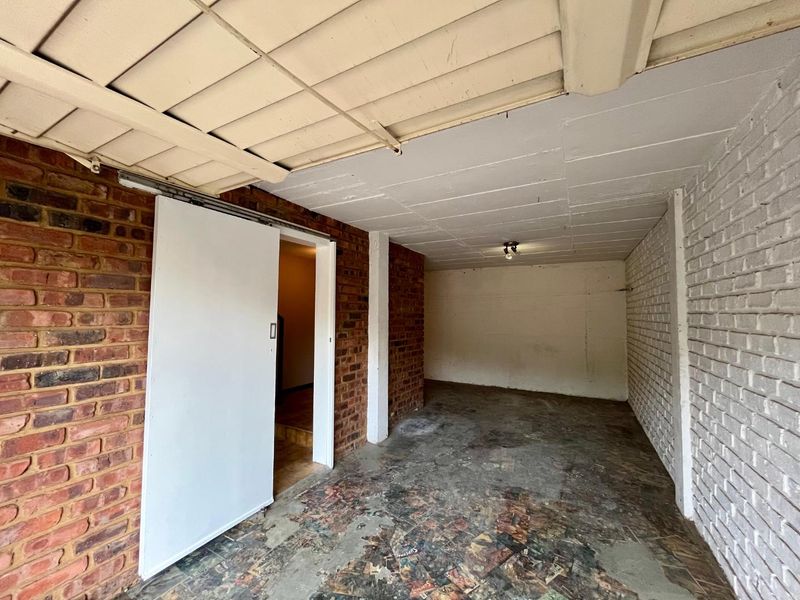 Spacious Three-Level Townhouse with Scenic Views in La Montagne - Photo 5