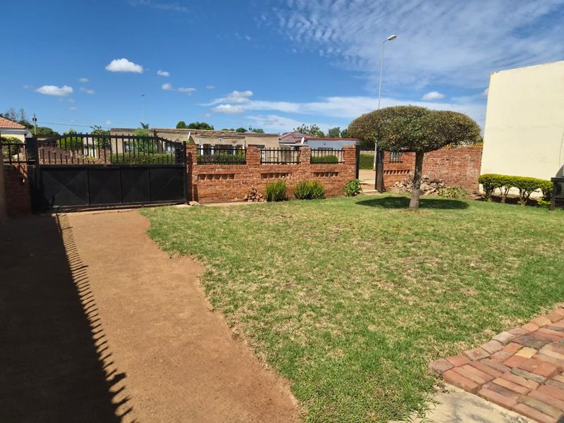 ON-SITE AUCTION – DIVORCE SETTLMENT – 2 BEDROOM HOUSE - Photo 2