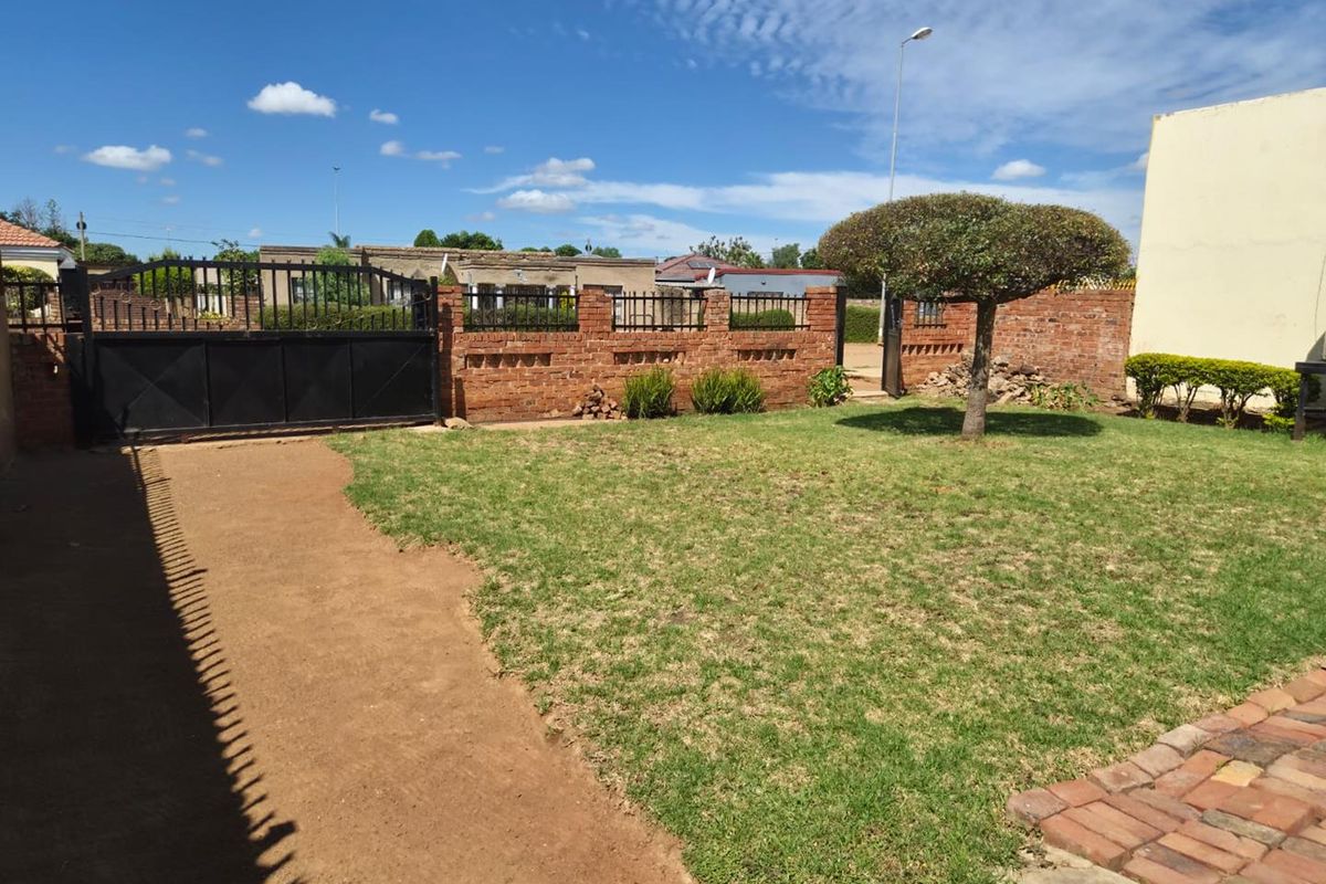 ON-SITE AUCTION – DIVORCE SETTLMENT – 2 BEDROOM HOUSE - Photo 2