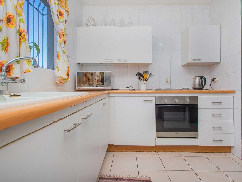 Modern Open Plan Living with a Mediterranean Flair! - Photo 6