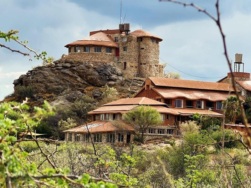 Luxurious Game Lodge & Wilderness Estate – 3,000 Hectares, 89 km from Windhoek, en route to Gobabis Namibia - Photo 2