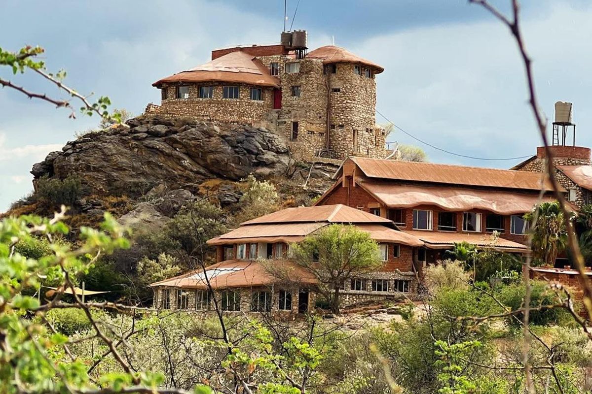 Luxurious Game Lodge & Wilderness Estate – 3,000 Hectares, 89 km from Windhoek, en route to Gobabis Namibia - Photo 2