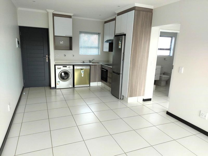 Stunning 1 Bedroom Apartment - Photo 4