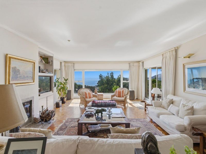 A Camps Bay home with seamless views to add your own touch to - Photo 2