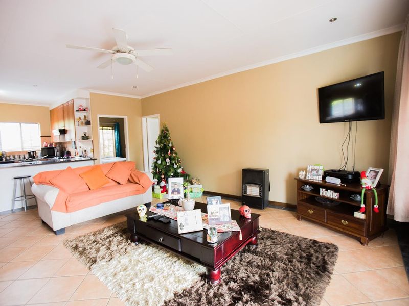 3 Bedroom Townhouse for rent in Mooikloof Ridge - Photo 2