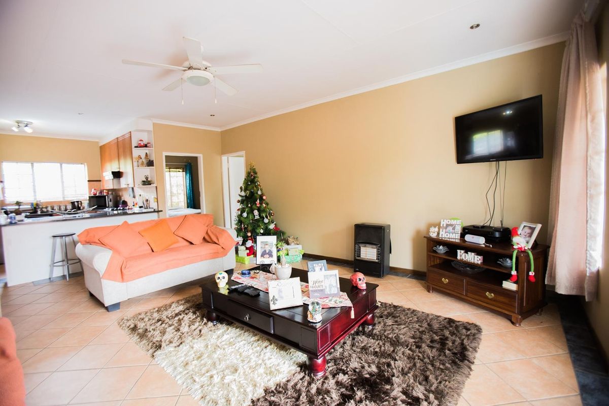 3 Bedroom Townhouse for rent in Mooikloof Ridge - Photo 2