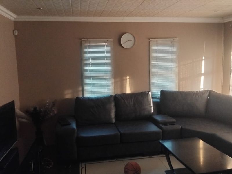 3 Bedroom House For Sale in Soshanguve Vv - Photo 4