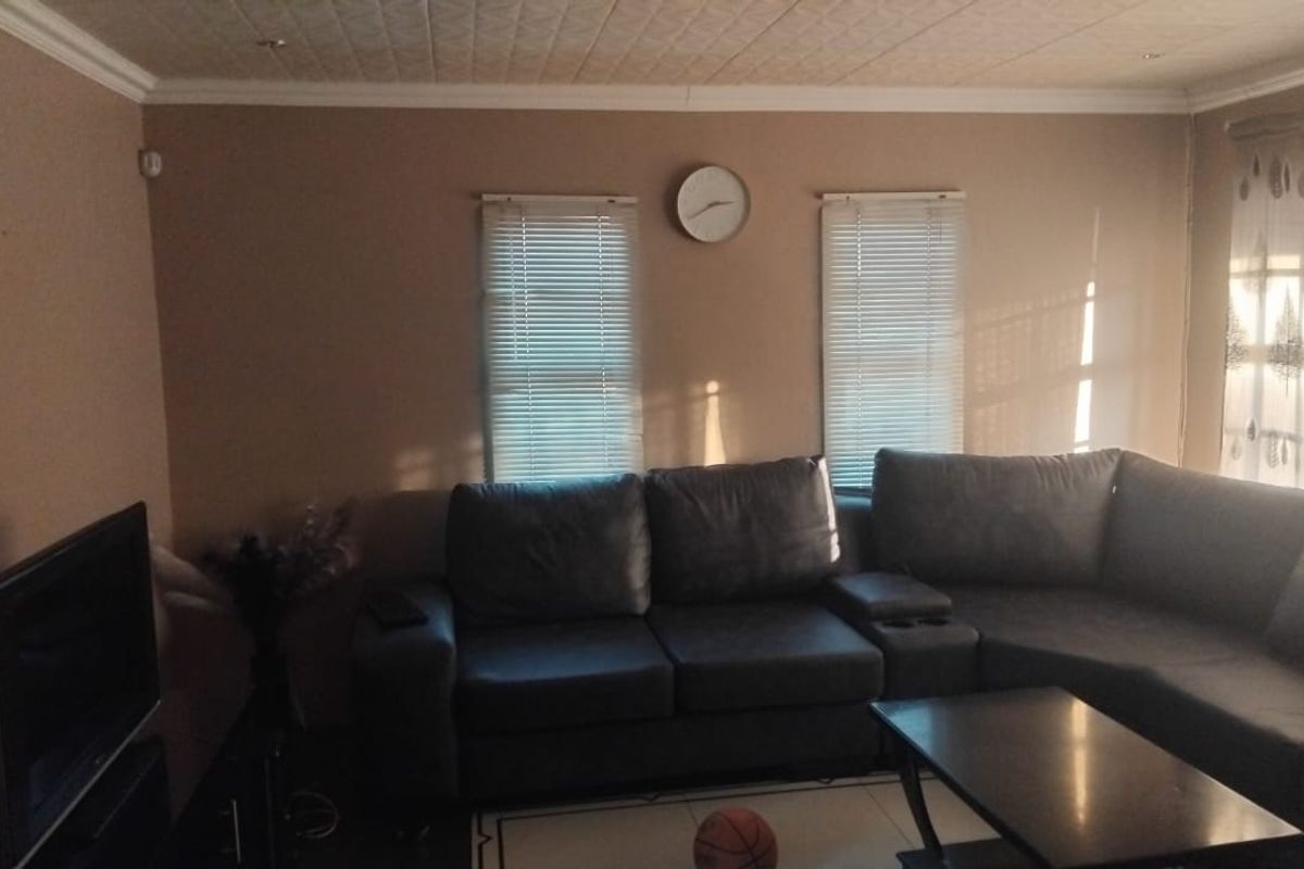 3 Bedroom House For Sale in Soshanguve Vv - Photo 4