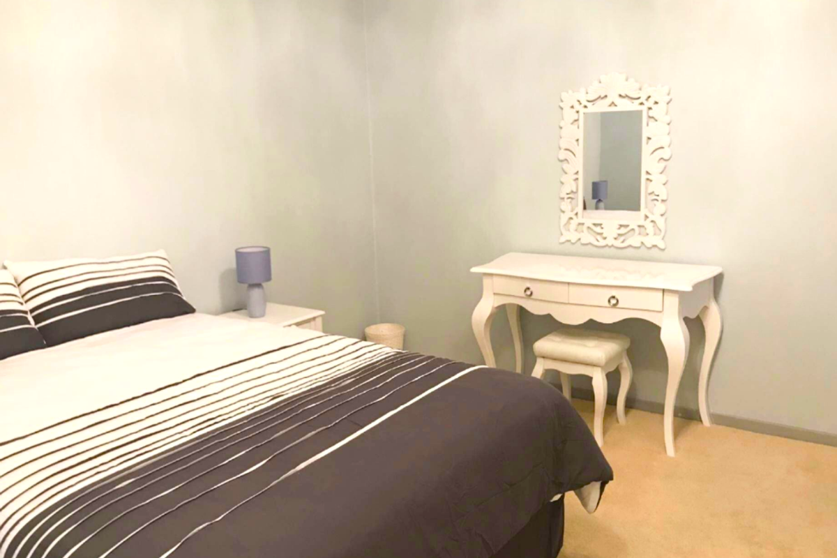 A bedroom featuring neutral wall paint and carpeted flooring.