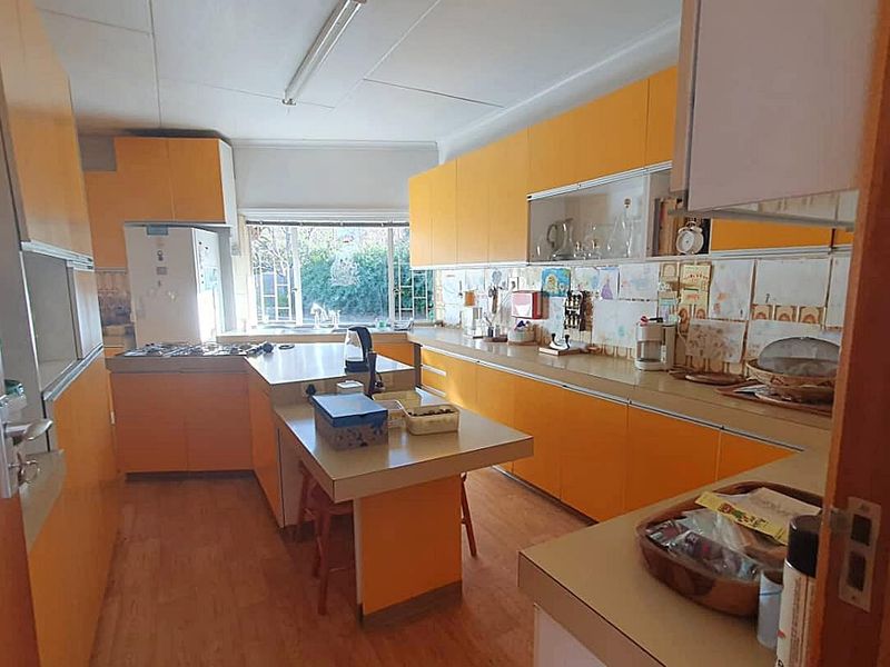 A refined family home for Sale – Klein Windhoek - Photo 6