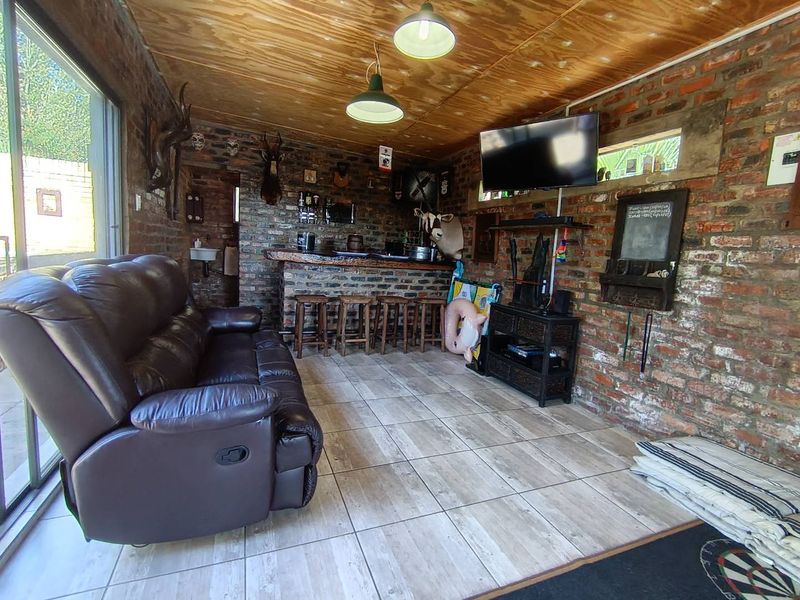 Luxury Dual Living with Exceptional Entertainment Spaces - Photo 5