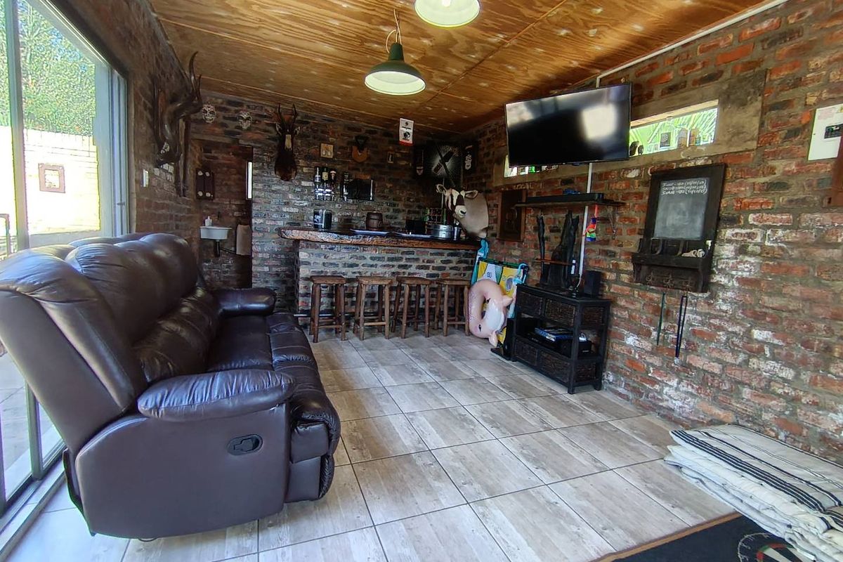 Luxury Dual Living with Exceptional Entertainment Spaces - Photo 5