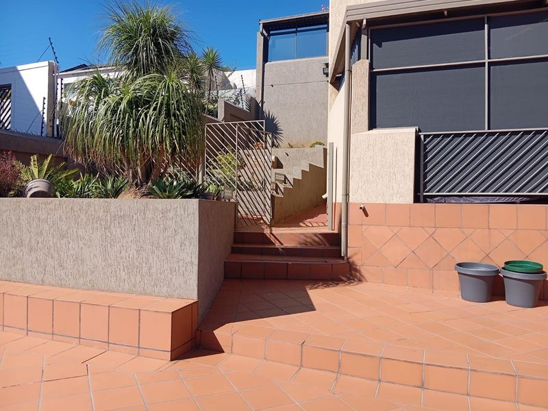 Four bedroom House in Bassonia - Photo 10