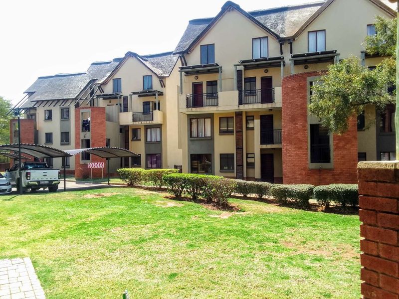 Enjoy peace of mind with 24-hour security - Photo 3