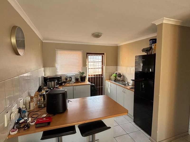 Stunning 3 Bedroom Family Home in a Secure Estate – A True Gem! - Photo 9