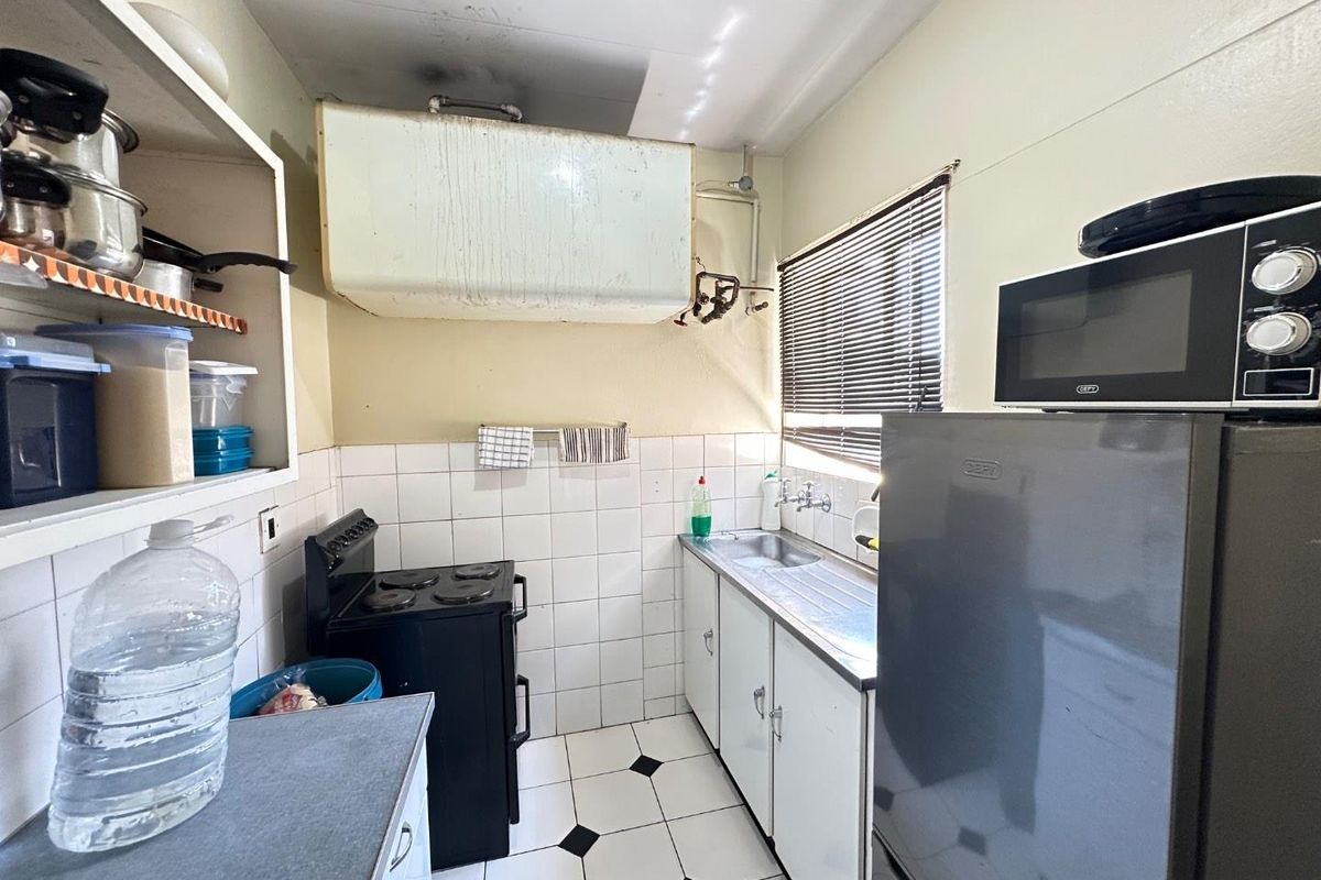 Charming 1-BR in Sunnyside: Secure, Central, Convenient! - Photo 3