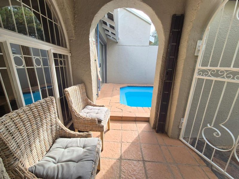 Neat as a pin, sturdy home with space for a large family - Photo 5