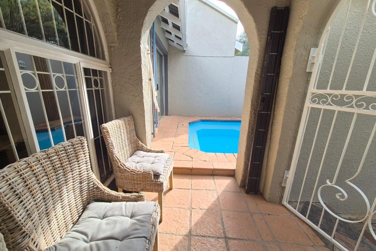 Neat as a pin, sturdy home with space for a large family - Photo 5