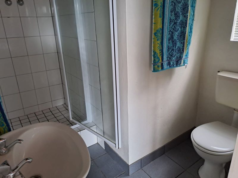 Studio Flat to rent in Summerstrand - Photo 6
