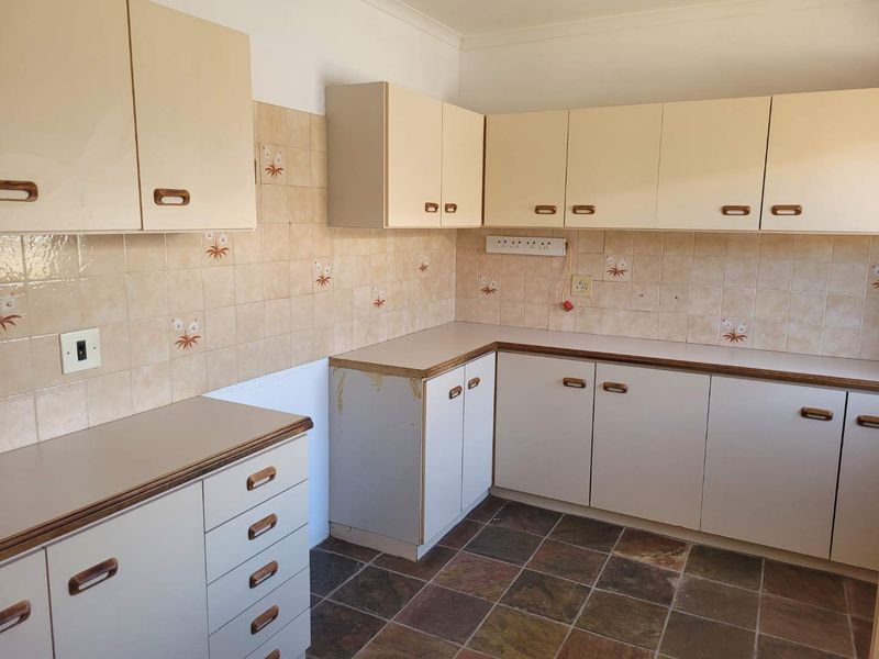 SPACIOUS HOME WITH FLATLET - Photo 6