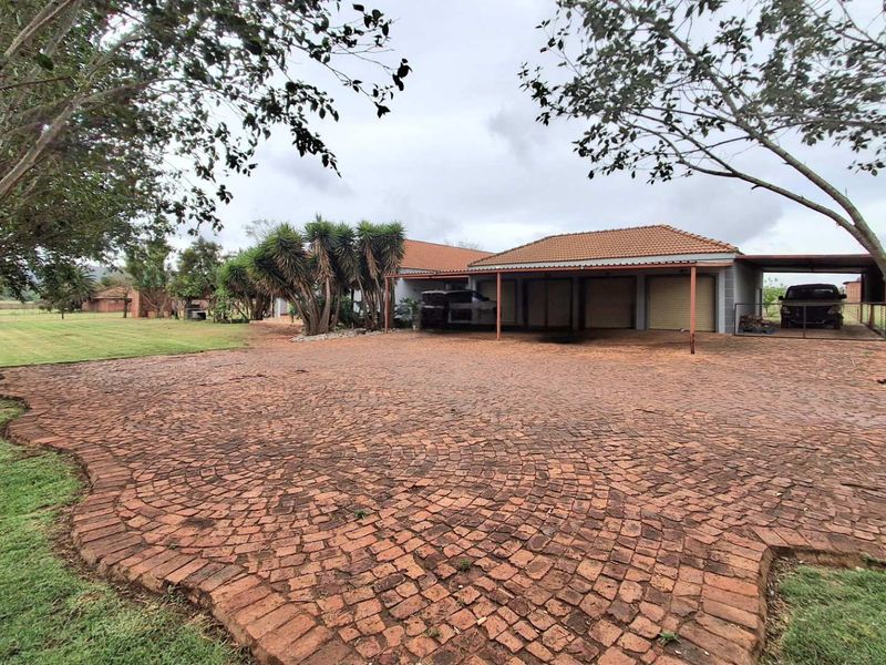 Four bedrooms house for sale in Zandfontein at Leoka Villa AH - Photo 4