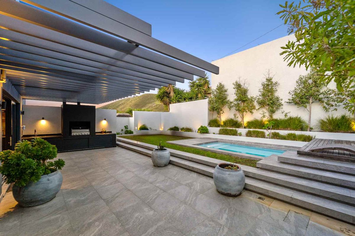 Premium Corner Position | Luxury Family Home - Photo 2