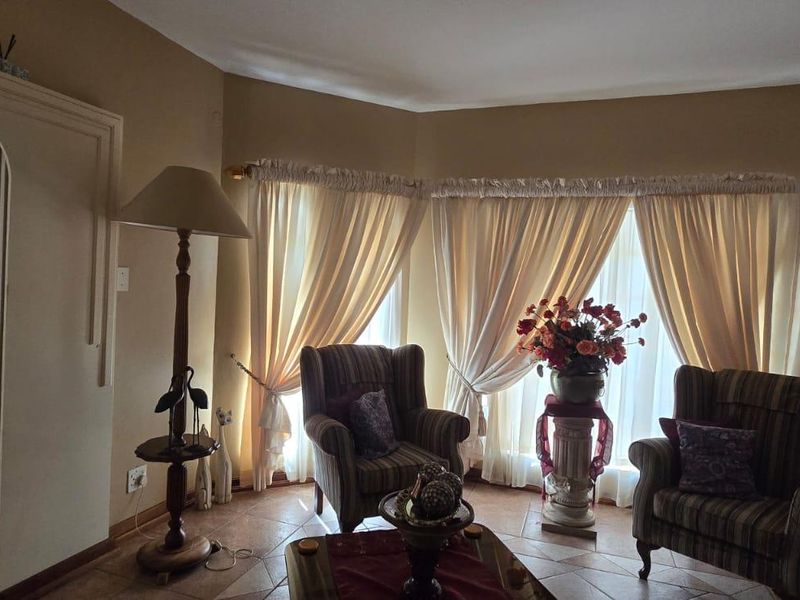 Lovely 6 Bedroom House for Sale in Amandasig - Photo 5