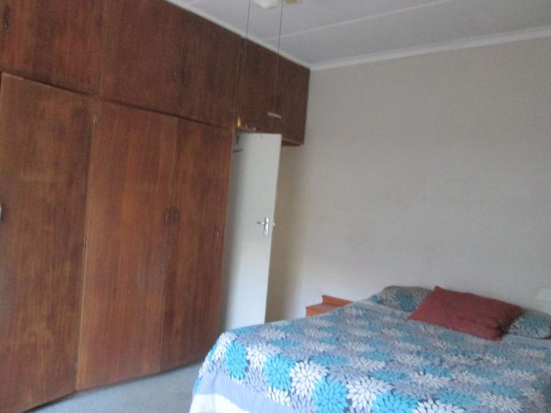 BEAUTIFUL [3] THREE BEDROOM HOUSE FOR SALE IN MOUNTAIN VIEW PRETORIA  BARGAIN - Photo 5