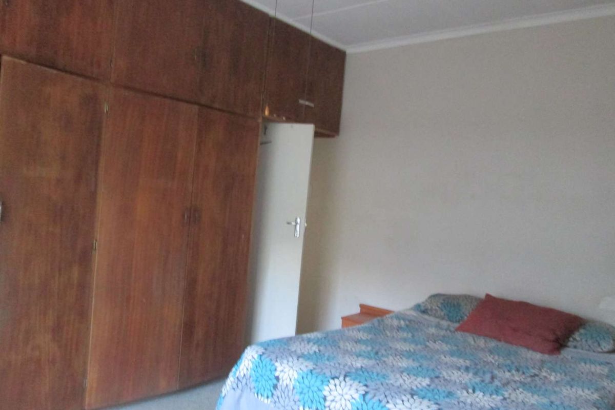 BEAUTIFUL [3] THREE BEDROOM HOUSE FOR SALE IN MOUNTAIN VIEW PRETORIA  BARGAIN - Photo 5