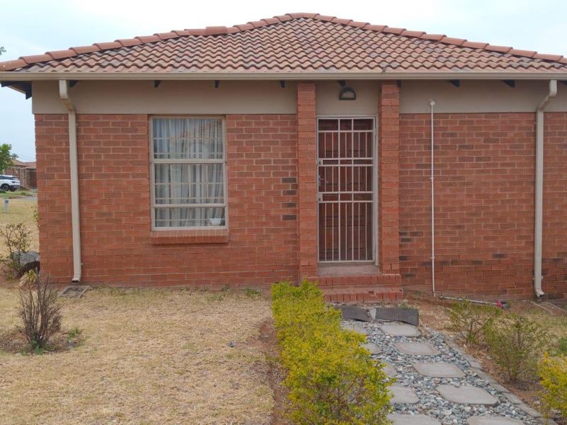 3 Bedrooms House - Photo 1