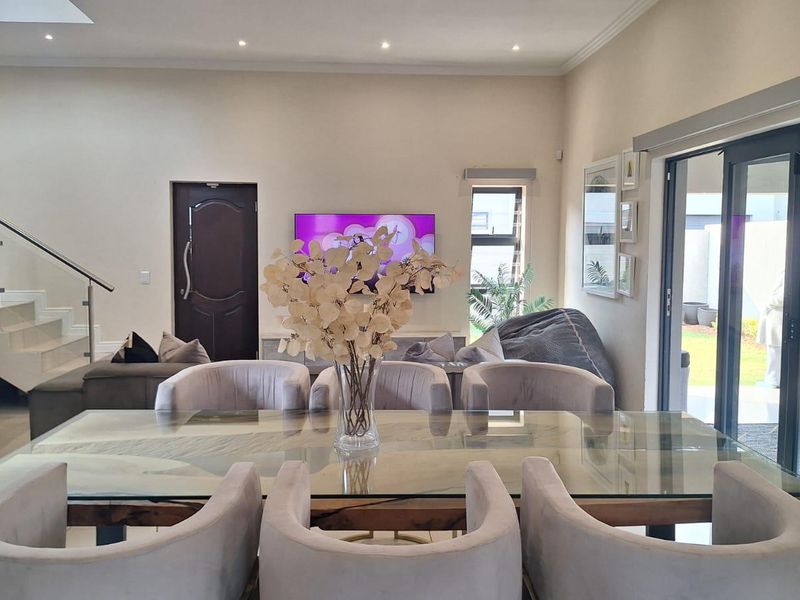 Beautiful, 3-bedroom double-storey home in Ferndale. - Photo 10