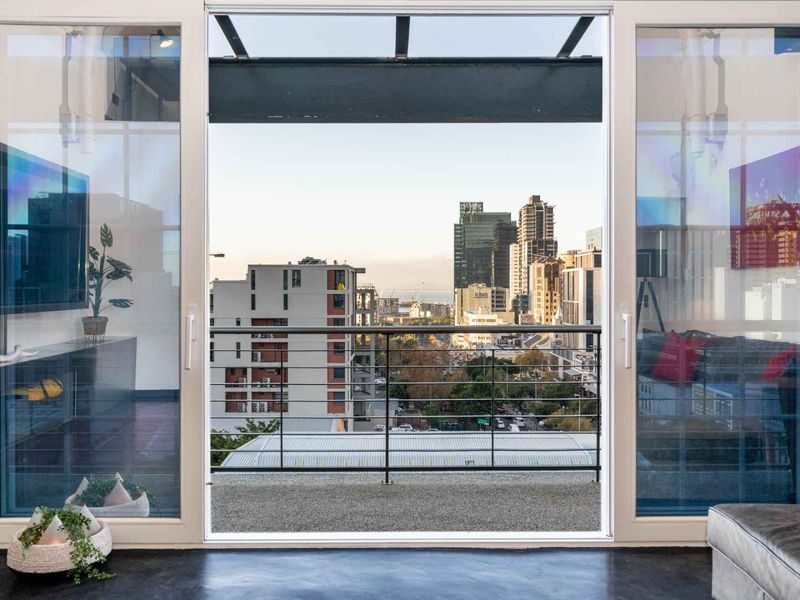 Penthouse in Art Deco building in the heart of Cape Town - AirBnB permitted - Photo 3