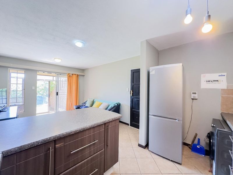 2 Bedroom Townhouse with a Private Garden - Photo 5