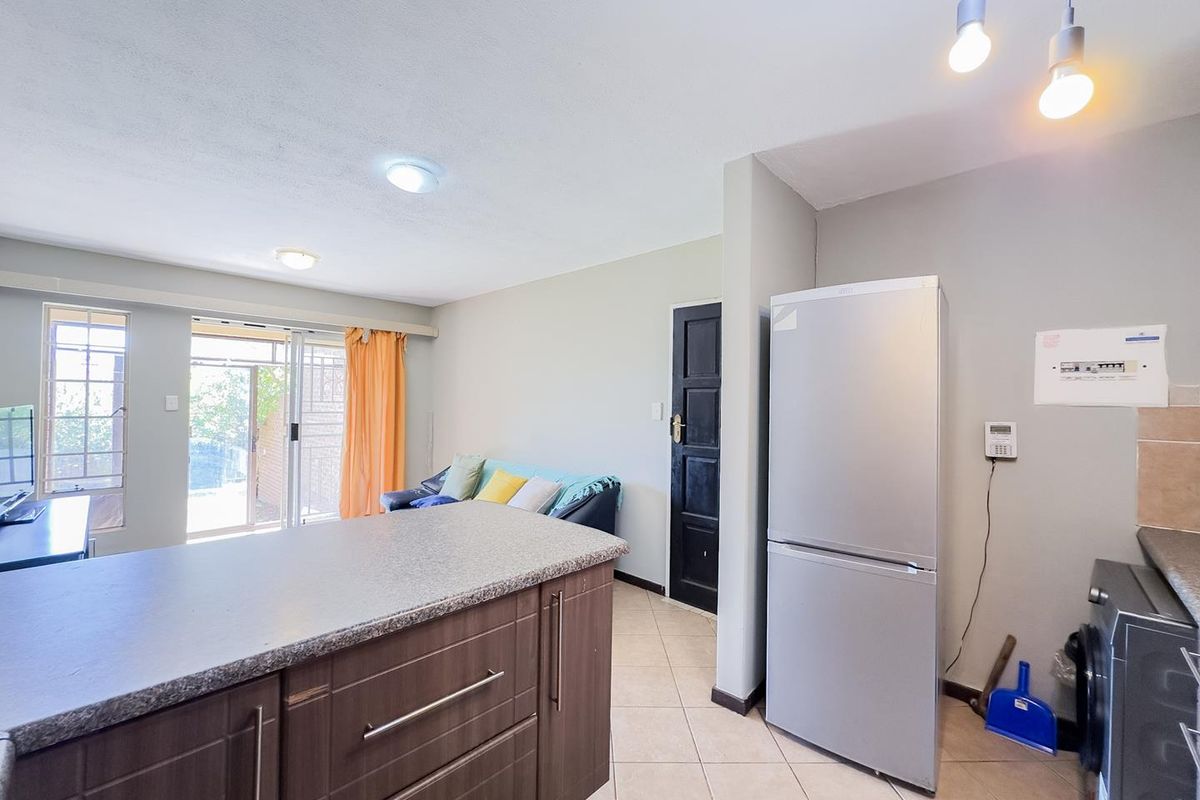 2 Bedroom Townhouse with a Private Garden - Photo 5