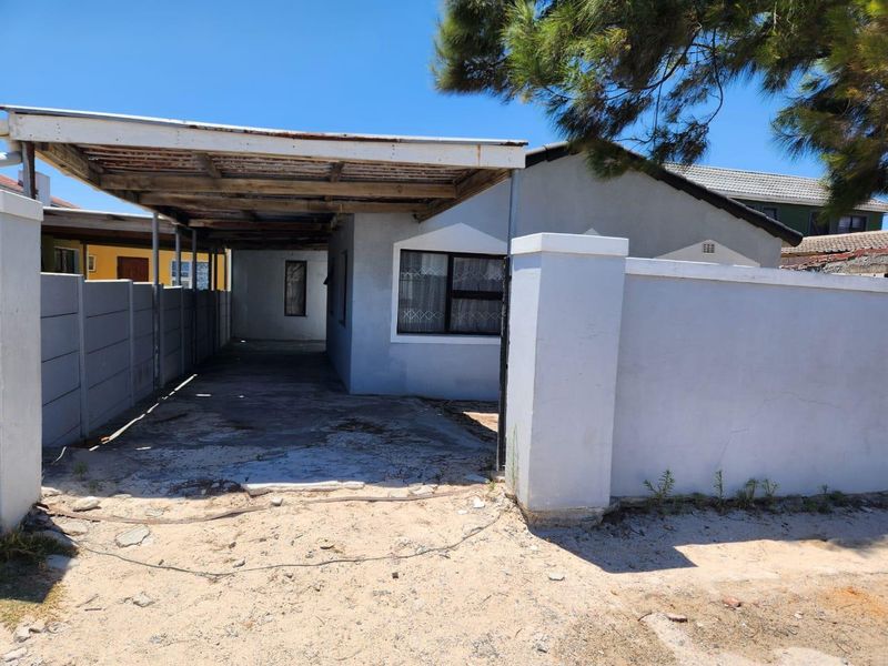 Charming Two-Bedroom House for Sale in Litha Park - Photo 2