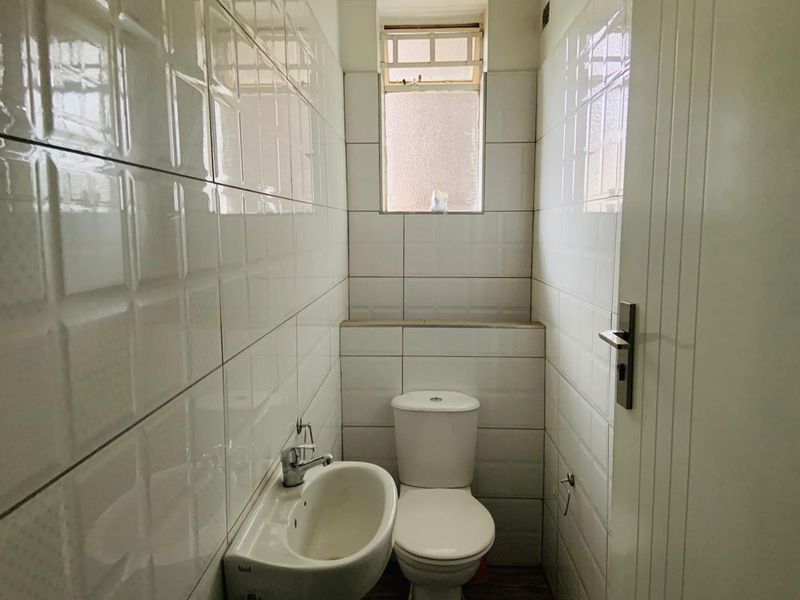 Affordable Shared Living: Spacious Room in 3-Bedroom Apartment - Photo 8