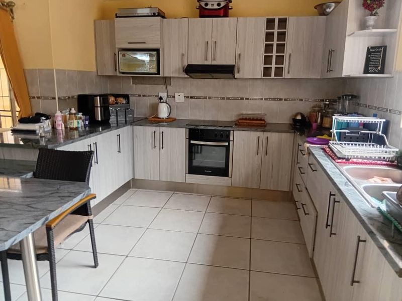 Buy a 3 bedroom house is Okahandja, Extension 8, N$ 1150 000 cost exclusive - Photo 10