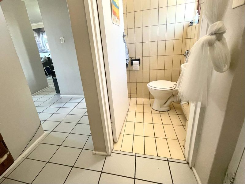 Spacious 3-Bedroom Duplex with Spectacular City, Table Bay, harbour and Table Mountain Views - Photo 7