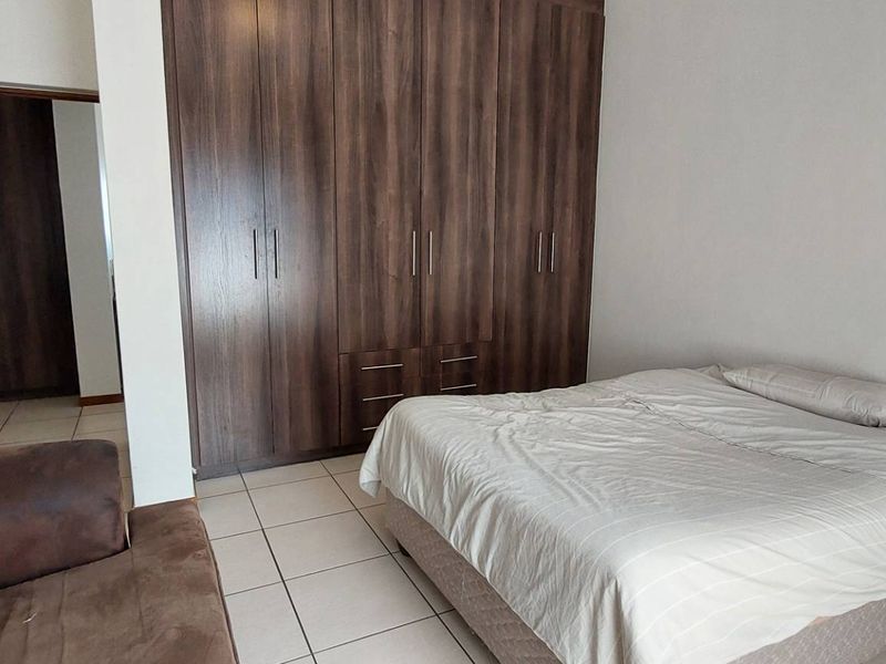 Spacious home in exclusive complex - Photo 7