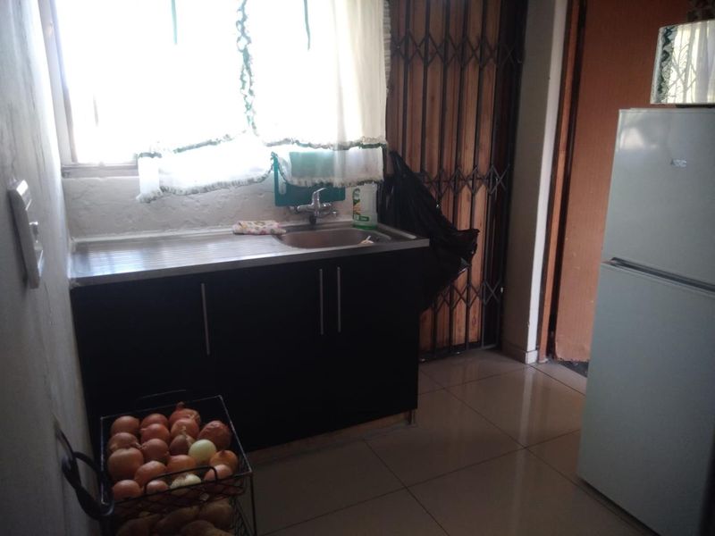 Charming 2-Bedroom Home for Sale in Esikhawini – Spacious & Pet-Friendly! - Photo 3